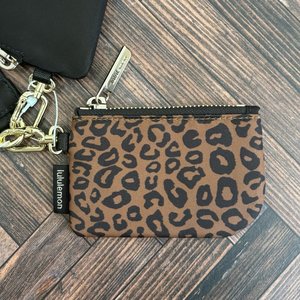 NWT Lululemon Dual Pouch Wristlet In Leopardo Shift Midi Desert Khaki - Picture 2 of 8